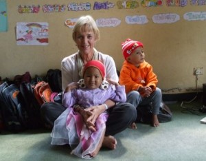 Helen with the 'bananas' (the very little children!)